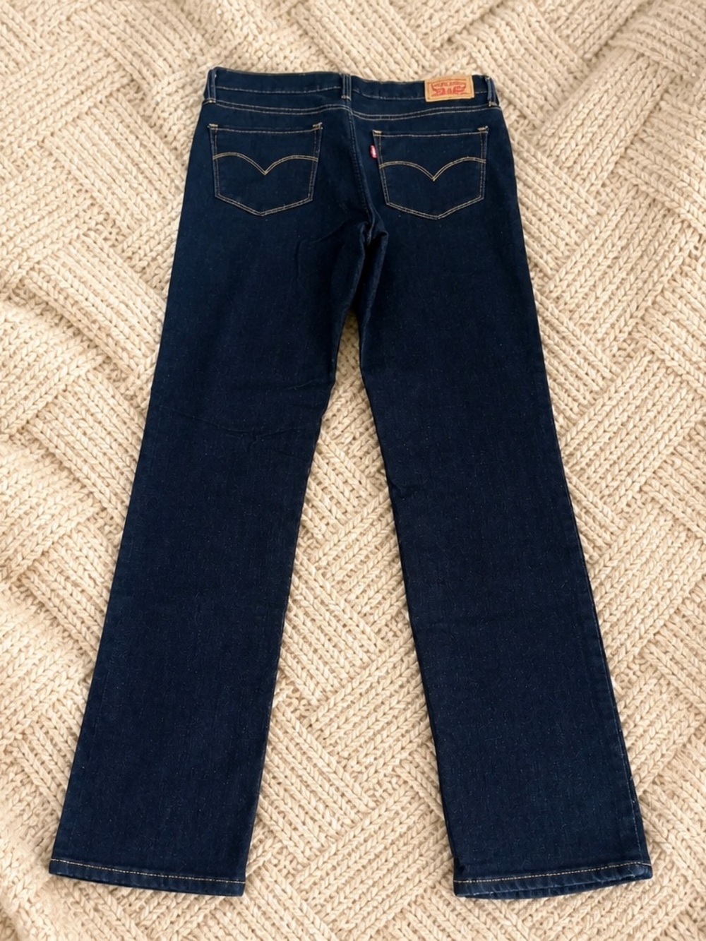 Levi's Women's Sz 30 314 Shaping Straight Leg mid rise Jeans in Dark Indigo - Picture 3 of 10